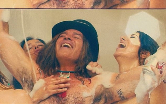 57-летний Антонио Бандерас зажег в ванной с обнаженными моделями и Ольгой Куриленко