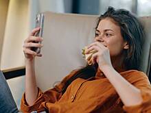 Опрос: Большинство петербурженок советуются с подругами о новых избранниках