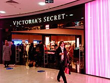 Толпа покупательниц в закрывающимся «Victoria's Secret» попала на видео
