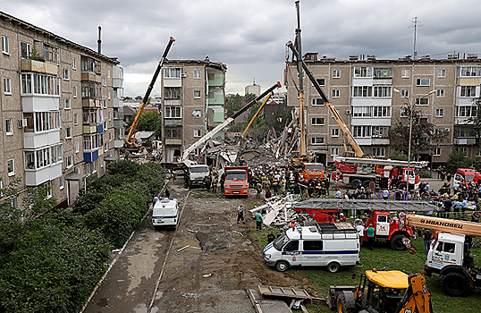 В Нижнем Тагиле от взрыва газа в пятиэтажке полностью разрушена одна из секций дома