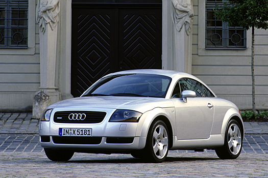Audi отзывает в РФ 25-летние автомобили с взрывоопасными подушками