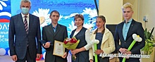 Губернатор Магаданской области вручил награды семьям, сыгравшим «серебряную» свадьбу