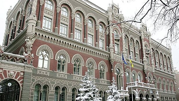 У Нацбанка Украины несколько сотен человек собрались на митинг