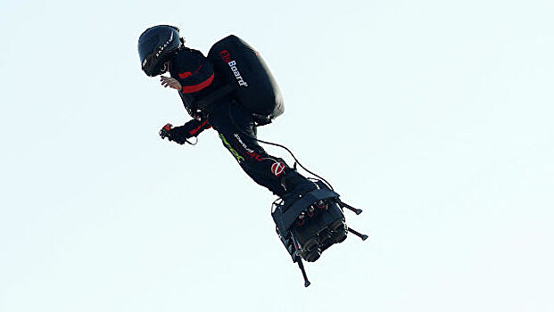 Француз пересек Ла-Манш на летающей доске