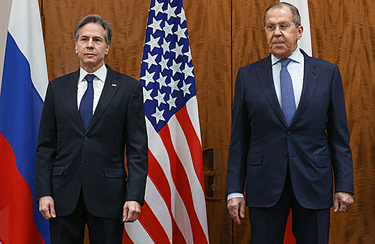 Главы дипломатии России и США впервые за год встретились лично