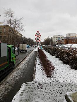 Стойку с дорожным знаком на Коптевской улице вернули в правильное положение