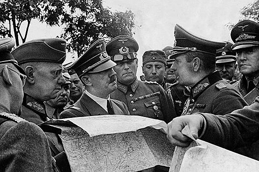 «Сровнять с землей и утопить»: какой план был у Гитлера после штурма Москвы