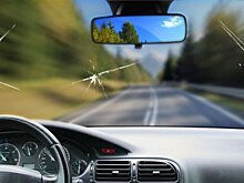 Год машине, а стекло в царапинах. Виноват производитель?