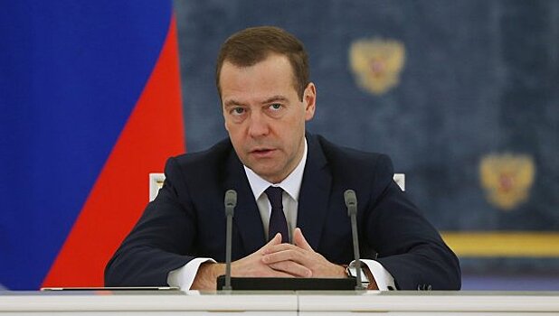 Медведев: импорт продуктов упал за 3 года в 1,7 раза