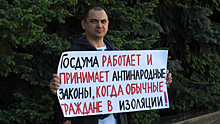 Уволенный работник саратовского общепита вышел в пикет против продолжения работы Госдумы