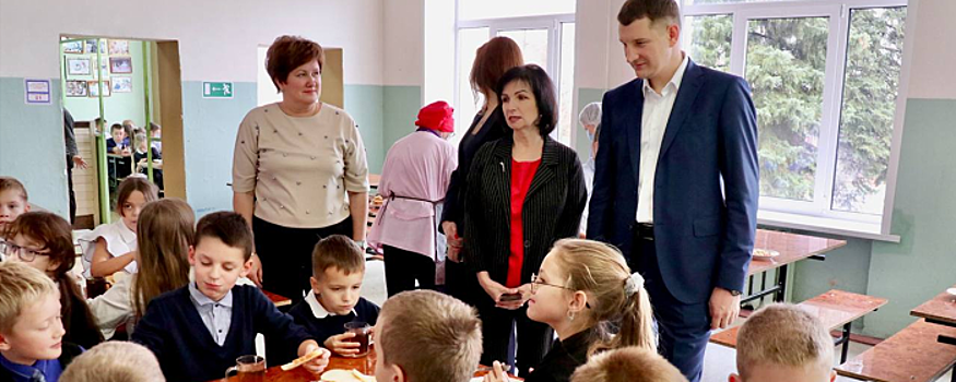 Глава Павлово-Посадского г.о. Денис Семенов проверил, чем кормят детей в школе №11