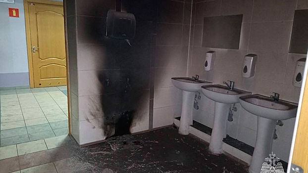 Из-за пожара в калининградской гимназии эвакуировали 1 600 человек