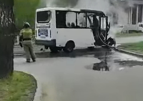 Прокуратура заинтересовалась сгоревшей во время рейса маршруткой в Бердске