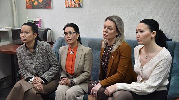 Активистки женского движения ЕР Москвы и Марий Эл навестили бойцов СВО в военном госпитале