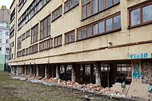 Реставраторы убрали перегородки вокруг первого этажа Дома Наркомфина в Москве