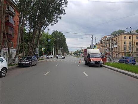 В Самаре в реанимацию госпитализировали попавшую под грузовик женщину