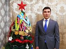 Серик Сапиев нарядил елку своими медалями