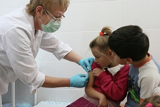 Названо число привитых от гриппа московских детей