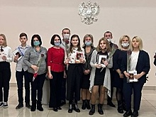 В Пущино школьникам торжественно вручили паспорта