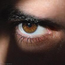 Дёргающийся глаз может предупреждать о неизлечимой болезни