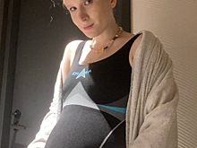 23-летняя певица Монеточка сообщила, что впервые станет мамой