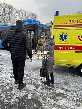 "Протащил до остановки": очевидцы сообщили о сбитой автобусом в Кемерове женщине