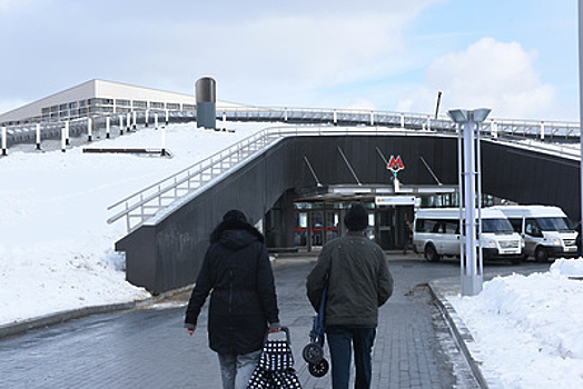 Столичный метрополитен помог пассажиру вернуть забытые у банкомата 100 тыс. руб.