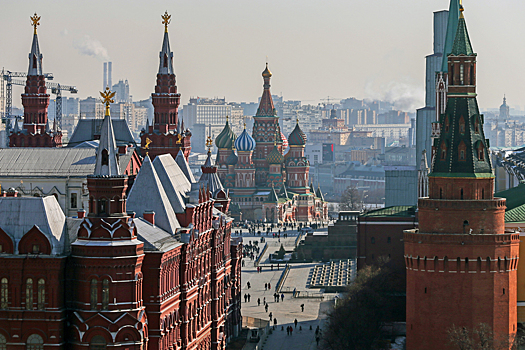 Площадь у Кремля оцепили из-за угрозы взрыва