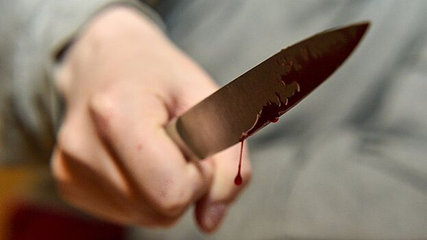 Саратовец пырнул друга детства ножом, а потом попытался его зашить