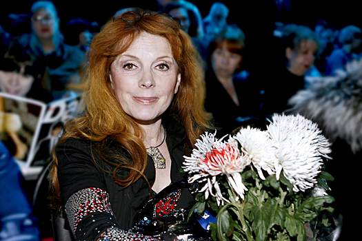 Борьба с раком, слухи о новом романе и скандал с украинским флагом: куда пропала Клара Новикова