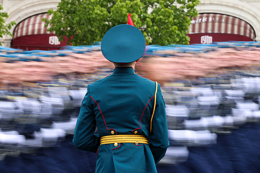 Военнослужащие парадных расчетов во время военного парада, посвященного 79-й годовщине Победы в Великой Отечественной войне, 9 мая 2024 года