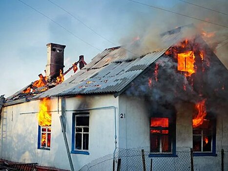В загоревшемся частном доме в Терновке пострадал человек