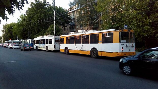 Калуга на три часа осталась без троллейбусов