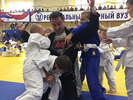 Дмитрий Носов провел веселый и поучительный мастер-класс для ульяновских детей