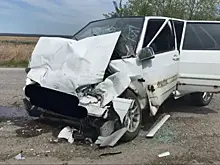 В Самарской области 12 мая на трассе столкнулись "четырнадцатая" и Kia Ceed
