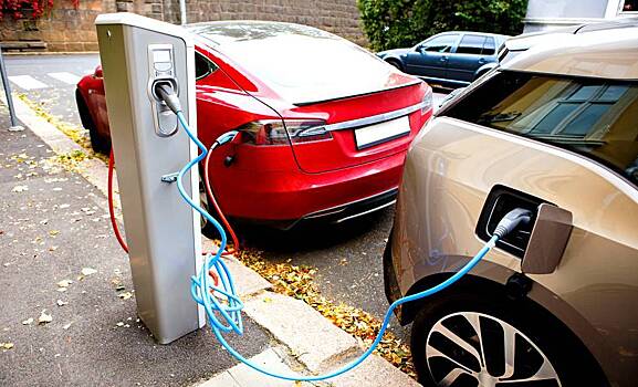 Названа первая в мире страна, которая продала в 2020 году больше электромобилей, чем бензиновых