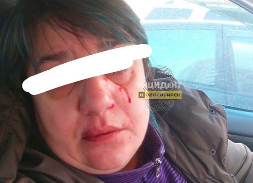 В Новосибирске мать и дочь избили женщину за неправильную парковку