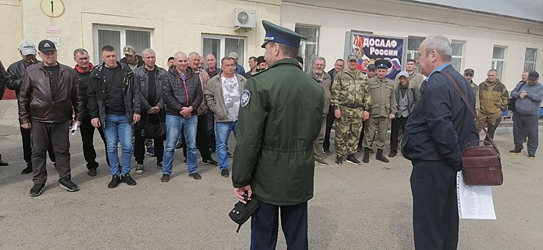 В Оренбурге казаки-добровольцы проходят подготовку на базе ДОСААФ