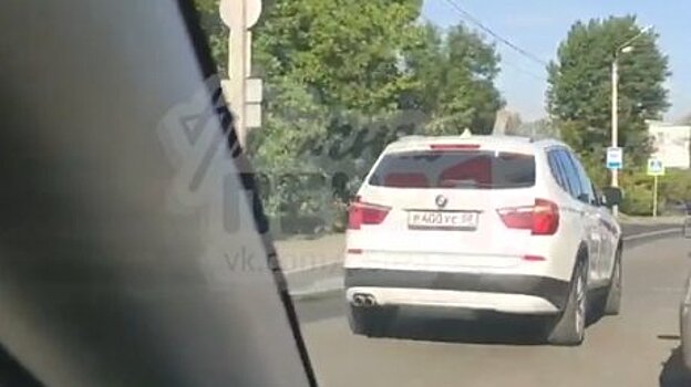 Беспредел: на ул. Измайлова два водителя грубо нарушили правила