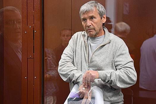 Обвиняемому в хищении 400 миллионов рублей главе «Военторга» продлили арест
