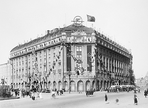 Гостиница «Астория»: почему это здание Гитлер запретил бомбить