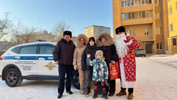 Знакомство с настоящими полицейскими: члены Общественного совета при УМВД России по Забайкальскому краю исполнили мечту юных читинцев