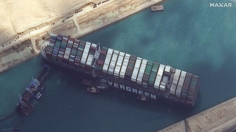 Суэцкий канал подвел всех: это выгодно дальневосточным портам