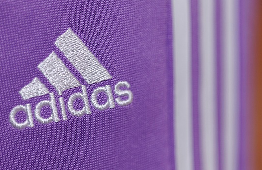 Adidas обвинил Black Lives Matter в нарушении прав на логотип