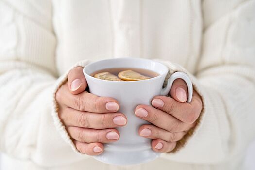 Холодные руки даже в тёплом помещении могут указывать на серьёзное заболевание