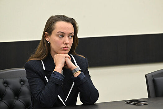 Лурье прибыла в суд на рассмотрение жалобы по квартире Долиной