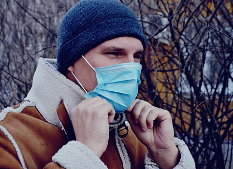 Жизнь в трех эпидемиях: врач Дурманов предрек возвращение России к ковидным ограничениям