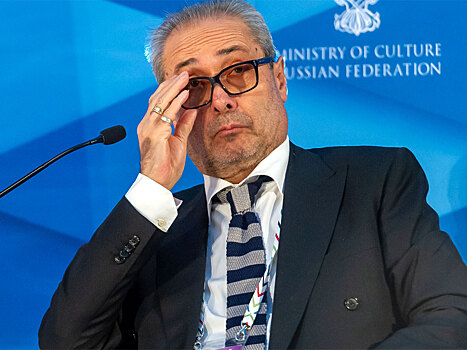 Будущий худрук Александринки изменял жене с Лавровой