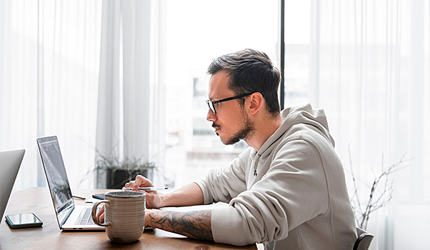 Почему Booking в России считают «черным лебедем»