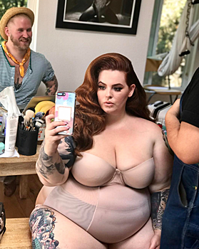 Plus-size-модель Тесс Холлидей поделилась селфи в нижнем белье